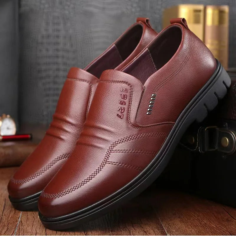 Chaussures en cuir pour hommes nouveau noir fond souple anti-dérapant et respirant chaussures hommes robe d'affaires décontracté Zapatos luxe léger plat